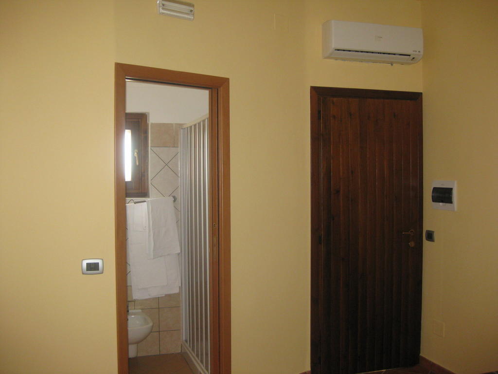 Agritursmo Montesalerno Villa Diamante Room photo